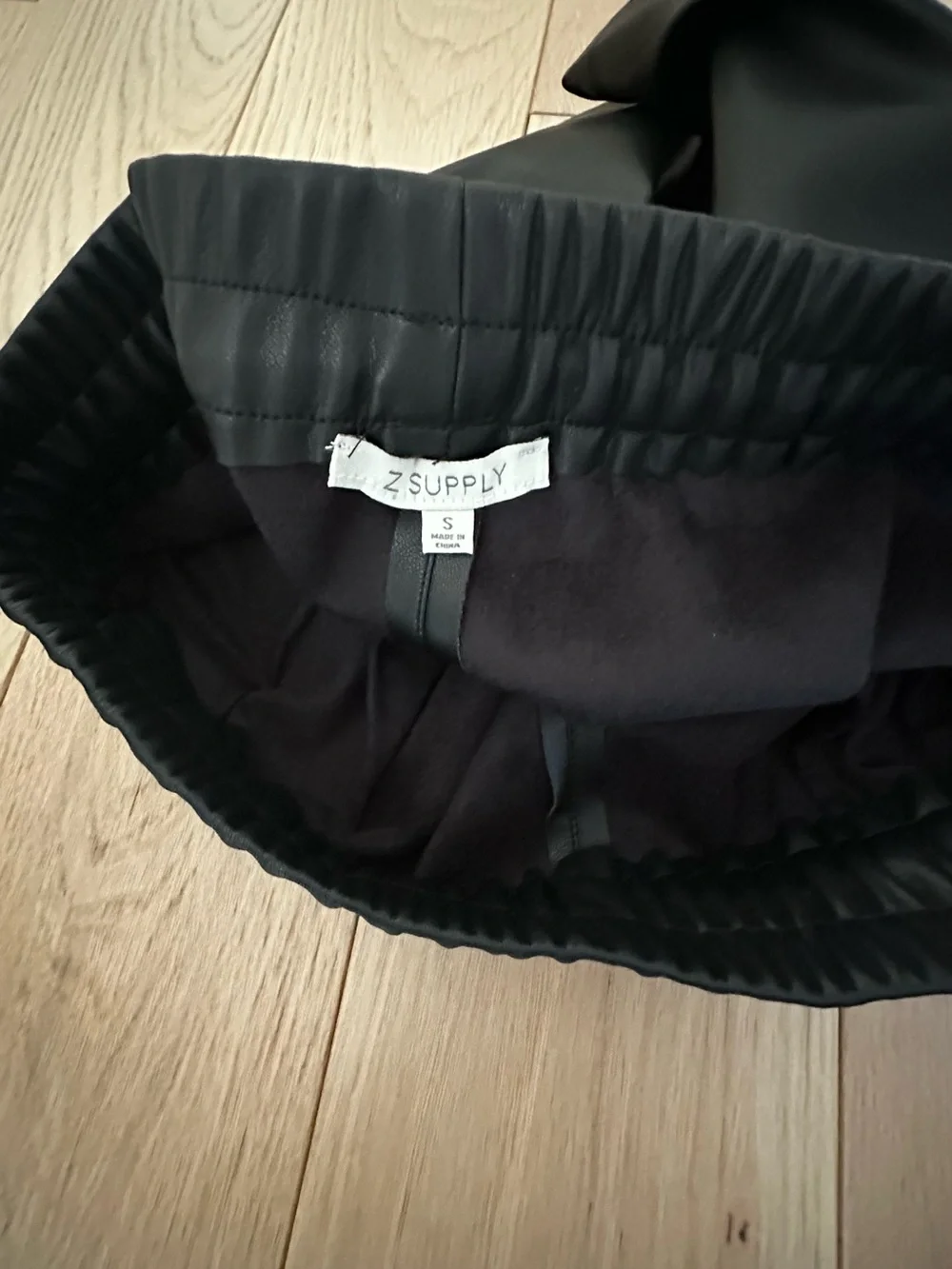 Z supply faux leather black shorts small - Picture 5 of 12